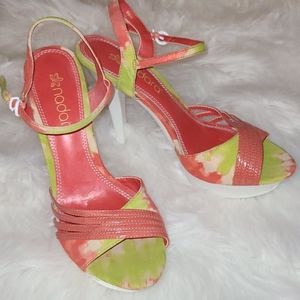 Adorable platform strappy heels